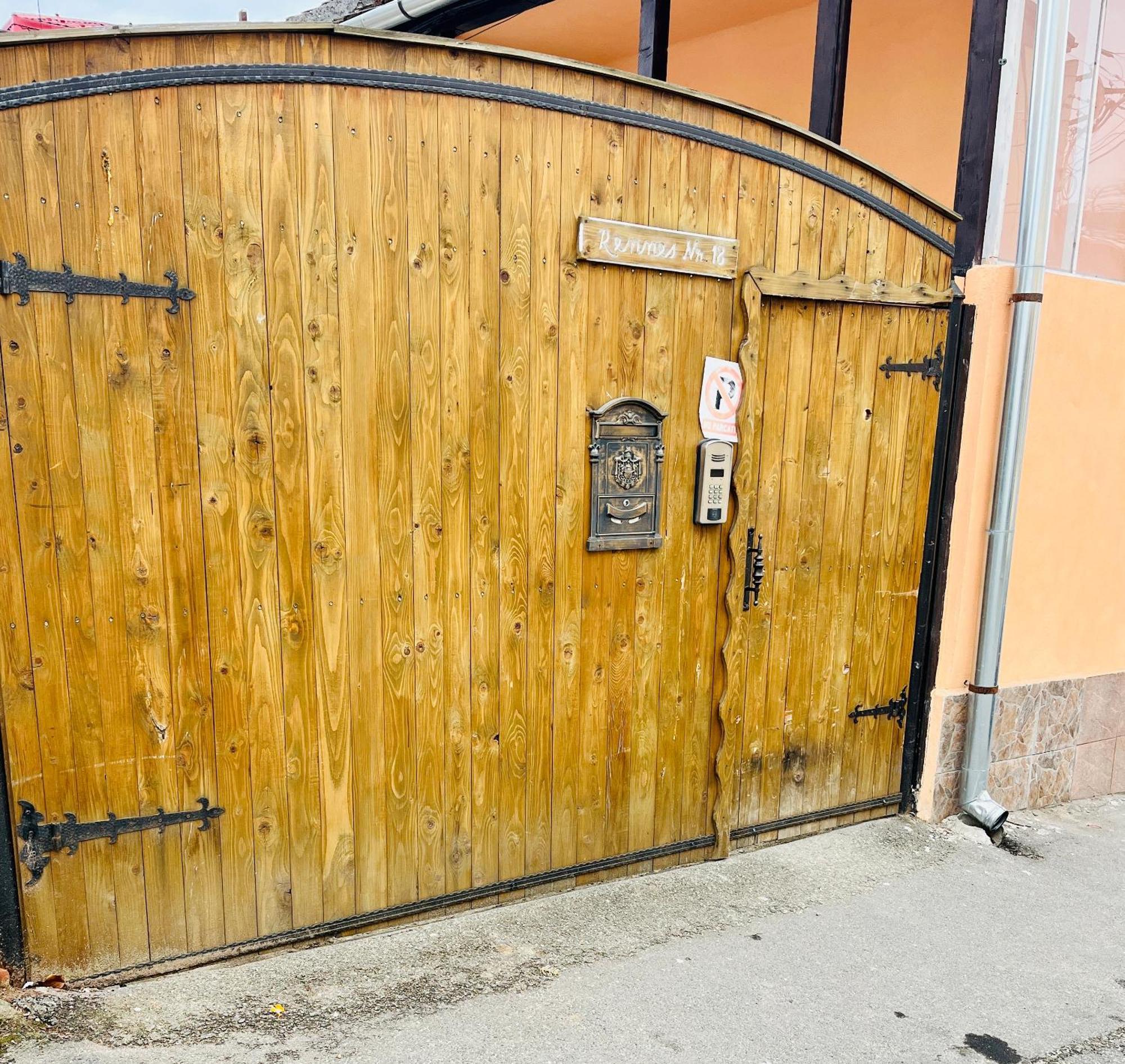 Moon And Sun Apartments Sibiu Exterior foto